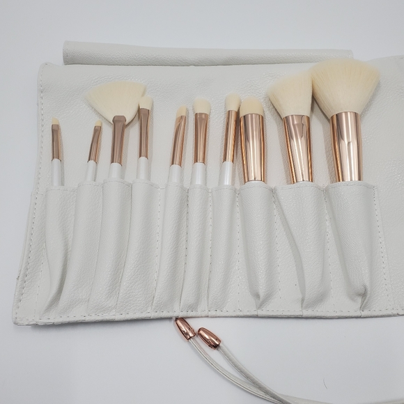 LA BEAUTÉ SOI Other - LA BEAUTÉ SOI x Cause Box Makeup Brushes Travel